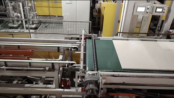 comprar Máquina de prensado de placas de partículas de madera contrachapada melamina laminada Líneas de ciclo corto 4'×8' 5'×8' online manufacture